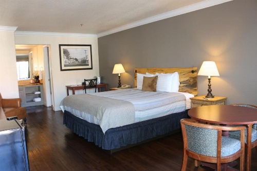 Historian Inn image 20